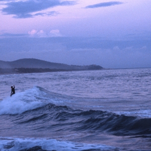 Surfisti invernali alla baia delle Rocchette