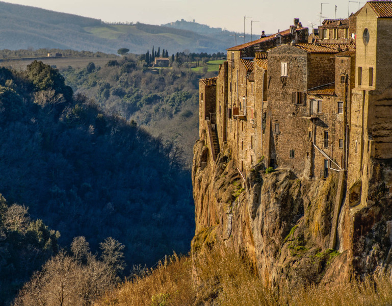 Ombre sotto Pitigliano