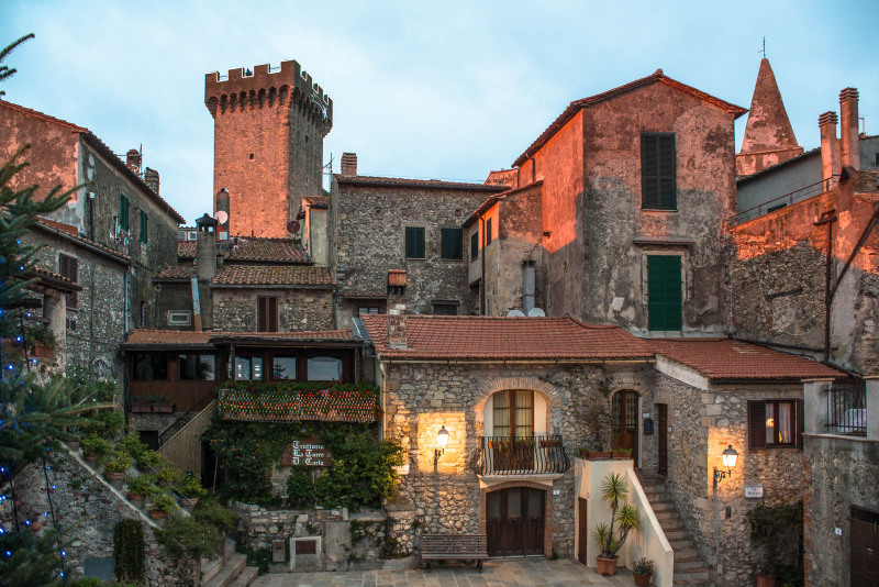 Capalbio di notte
