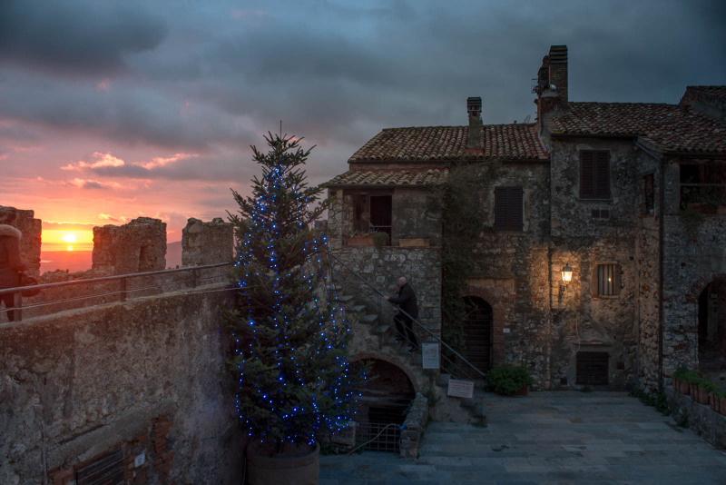 Capalbio di notte