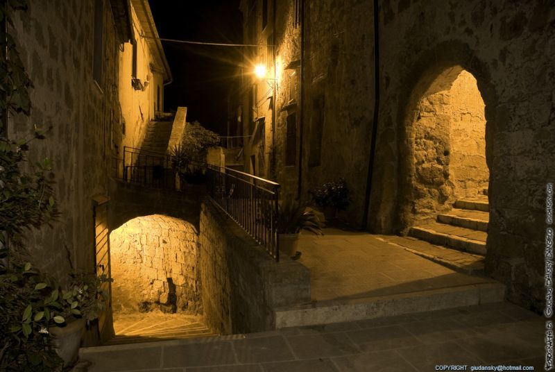 pitigliano_in_notturna_8