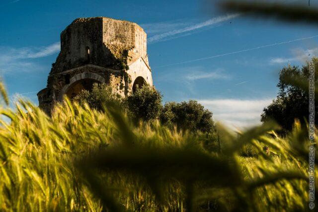 San Bruzio isola di pietra nel verde